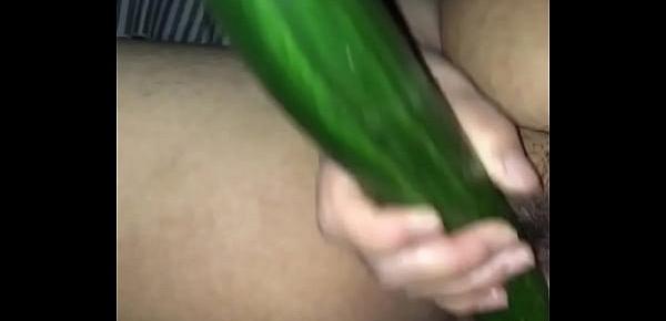  Indian desi housewife puts 14inch cucumber up her pussy!!